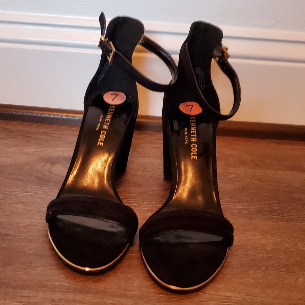 Kenneth Cole embroidered sandals